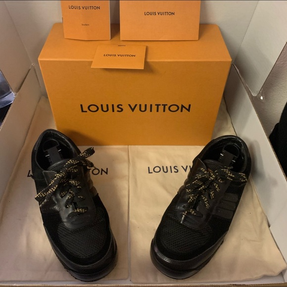 Louis Vuitton LV trainer Damier shoes RARE Size Lv 9 US 10 Sold